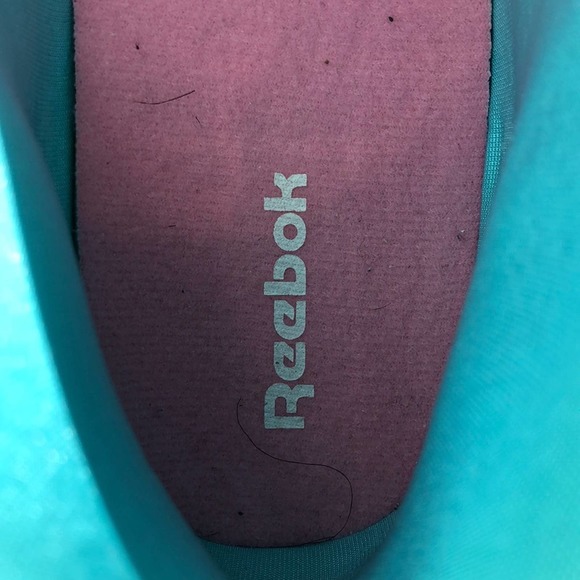 Girls green and pink lace Reebok Basketball shoe. - Picture 11 of 12